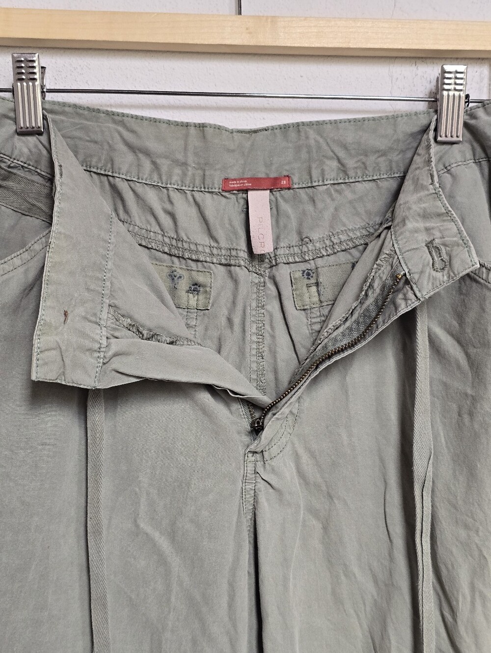 Pilcro Anthropologie Sage Green Cargo Utility Pants Women's Size 28 - Picture 9 of 17